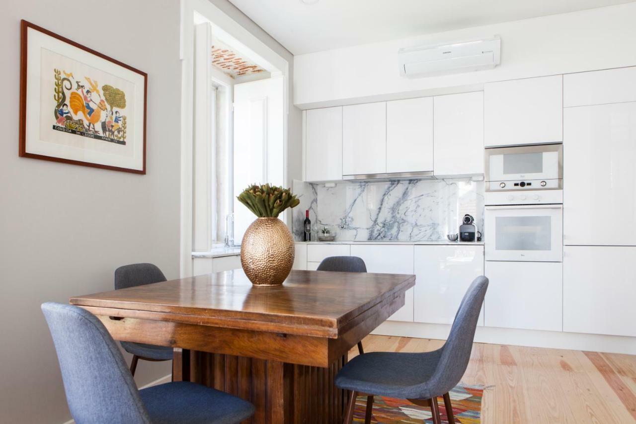 Appartement Alfama Sophisticate Flat With Balconies 2Bedrs 2Baths & Ac In 19Th Century Building Historic Center à Lisboa Extérieur photo