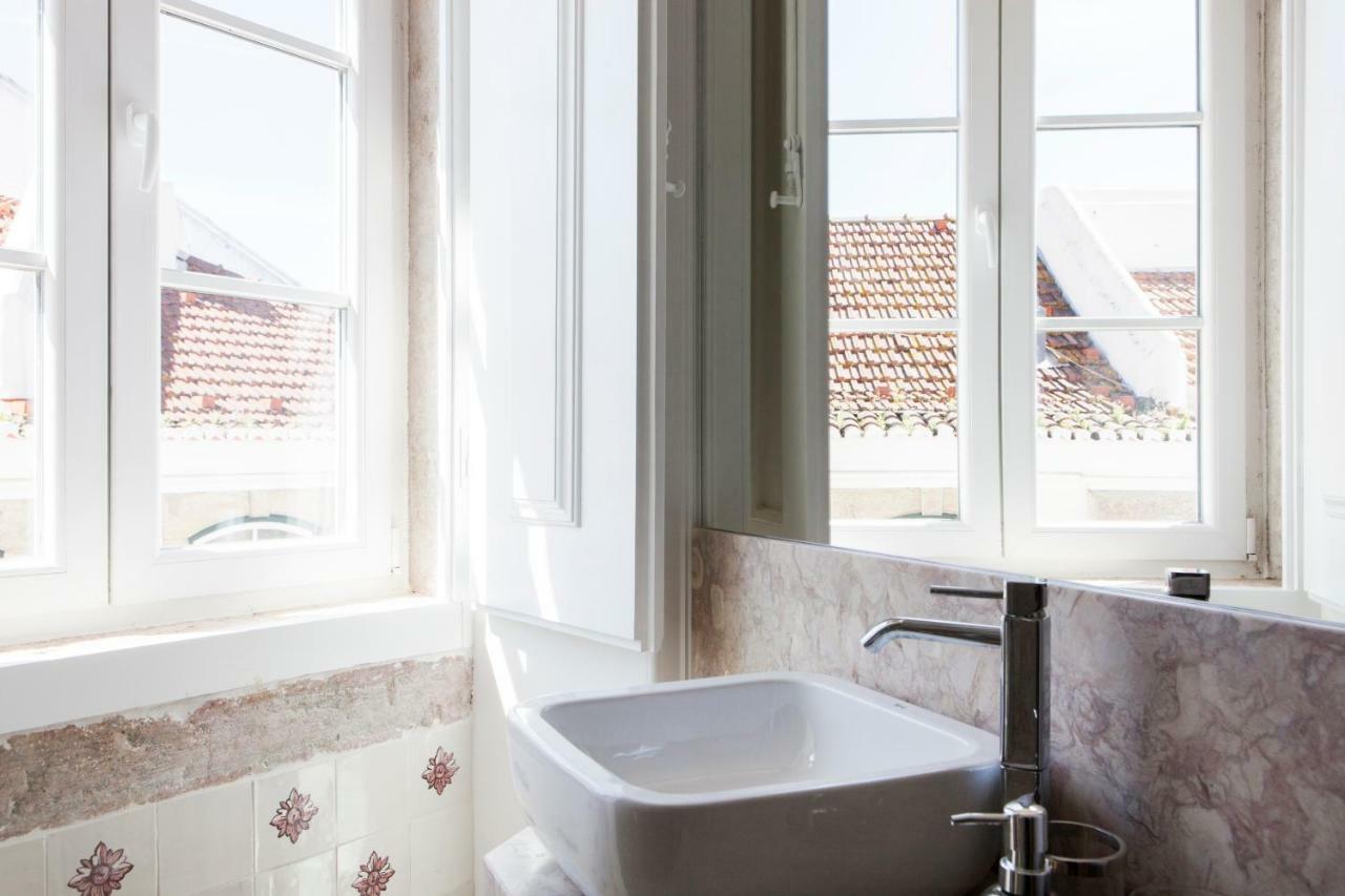 Appartement Alfama Sophisticate Flat With Balconies 2Bedrs 2Baths & Ac In 19Th Century Building Historic Center à Lisboa Extérieur photo