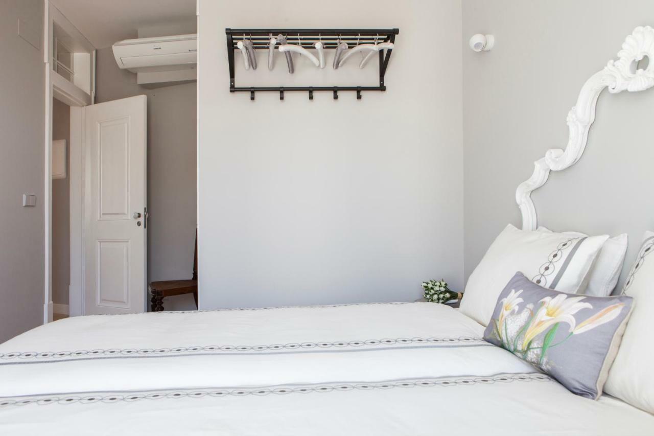 Appartement Alfama Sophisticate Flat With Balconies 2Bedrs 2Baths & Ac In 19Th Century Building Historic Center à Lisboa Extérieur photo